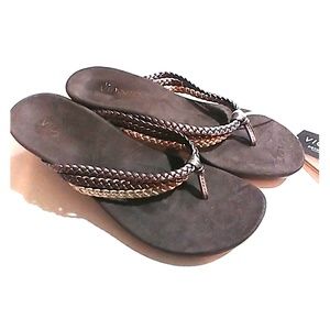 Vionic Ramba braided metallic sandal